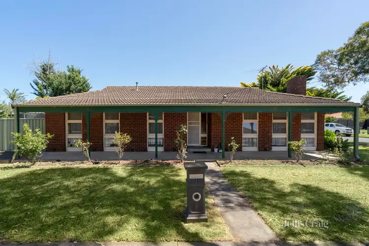 1 Kim Court, Altona VIC 3018