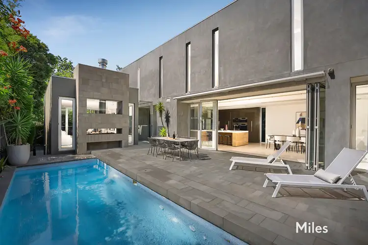 2 Thoresby Grove