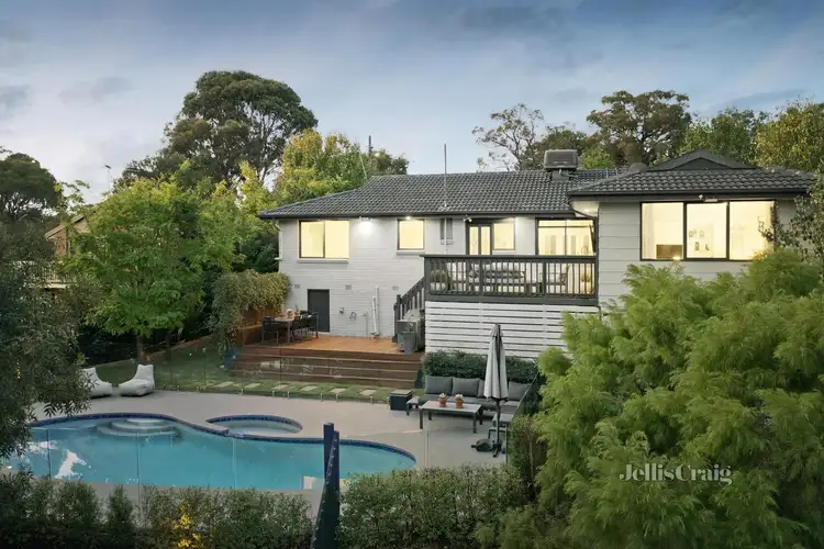 11 Fairview Crescent