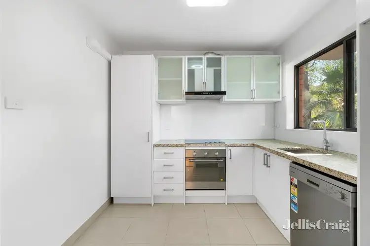 77 Yarra Street