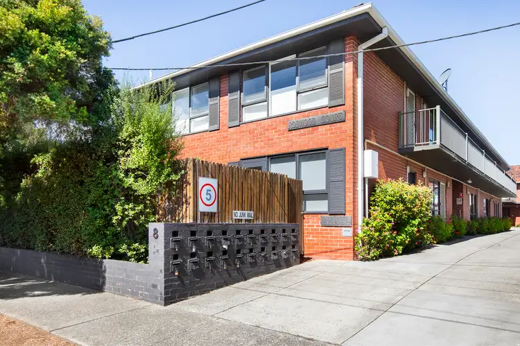 8 Robert Street