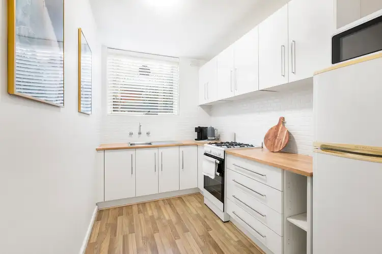 3/8 Pine Avenue, Elwood VIC 3184
