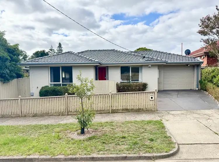 10 Dickens Street