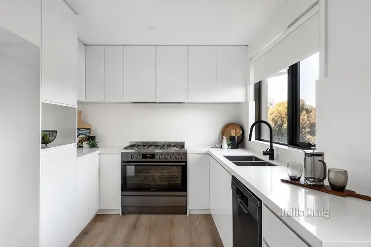 Second view of Homely house listing, 10 Pavey Court, Macleod VIC 3085