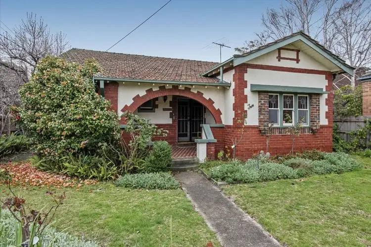 2 Narrawong Crescent, Caulfield South VIC 3162