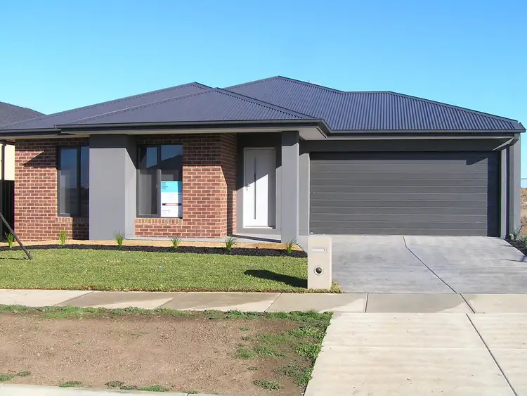 4 Poole Way, Lucas VIC 3350
