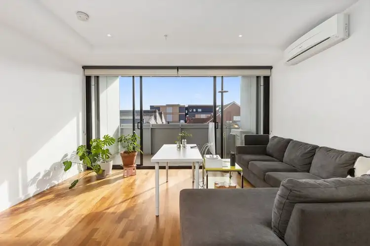 63 Lygon Street