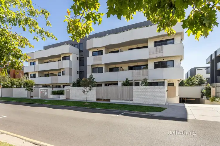 5 Maude Street