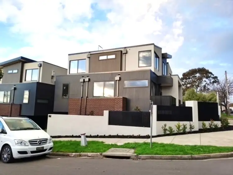 Third view of Homely townhouse listing, 1/289 Manningham Road, Templestowe Lower VIC 3107
