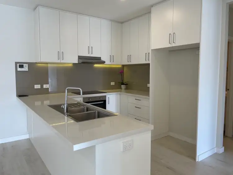 Third view of Homely apartment listing, 2/174 Upper Heidelberg Road, Ivanhoe VIC 3079