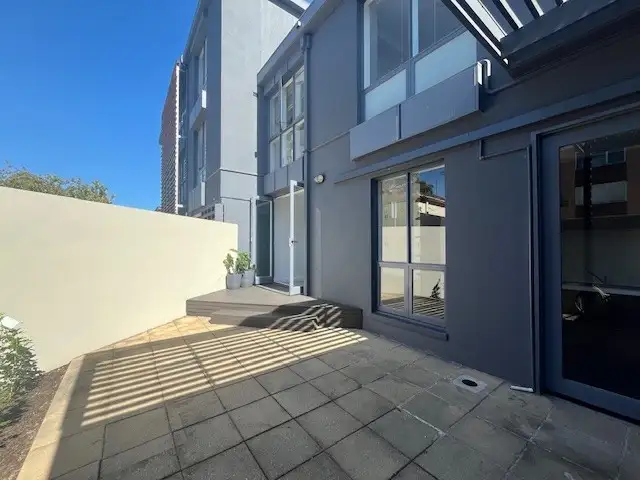 2/2 Goathlands Street, St Kilda East VIC 3183