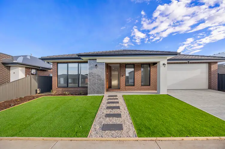 13 Hollioake Drive
