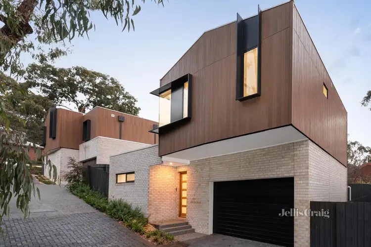 2/88 Karingal Drive, Eltham North VIC 3095