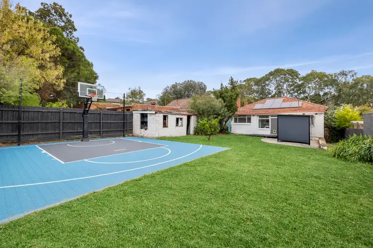 33 Welfare Parade, Glen Iris VIC 3146