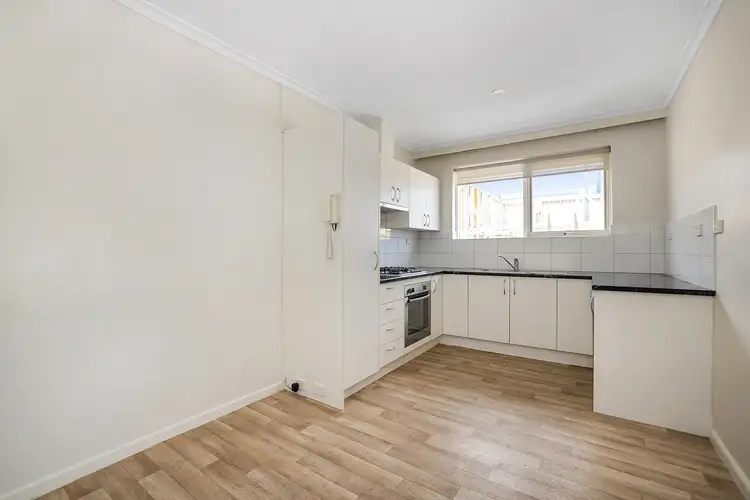 2/10 Elm Grove, Mckinnon VIC 3204