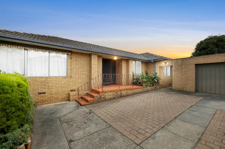 31 Whitehaven Crescent, Mulgrave VIC 3170