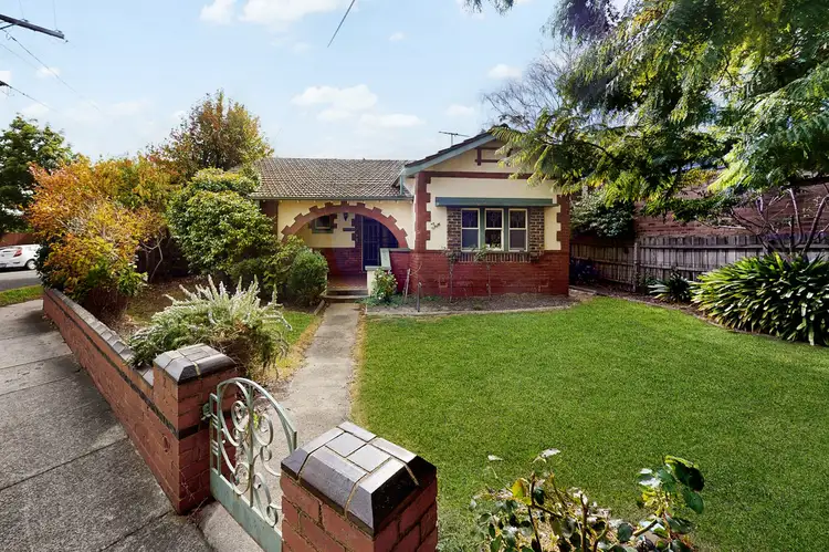 2 Narrawong Crescent, Caulfield South VIC 3162