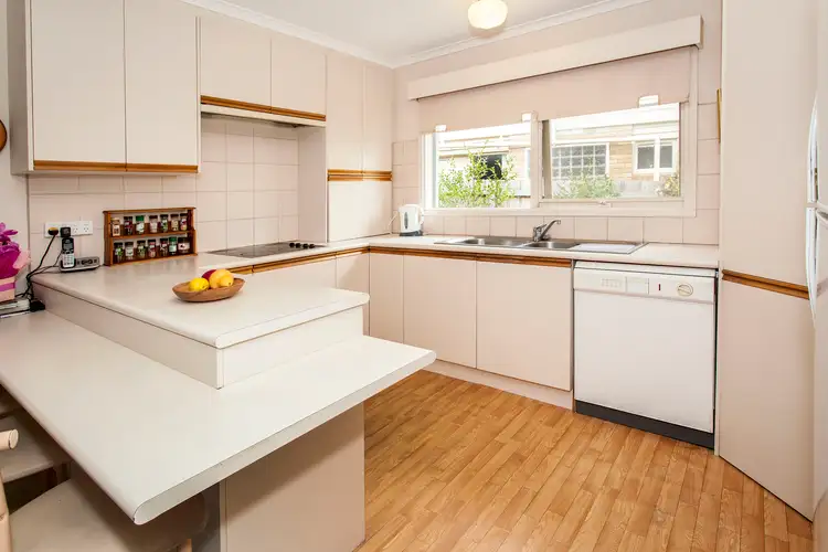 6 Knights Drive, Glen Waverley VIC 3150