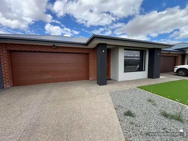 76 Adelong Boulevard, Cobblebank VIC 3338
