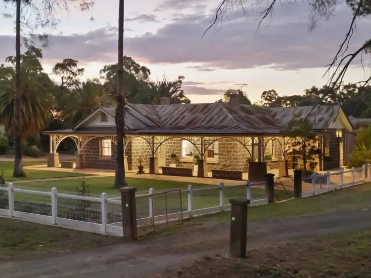 8 Sugarloaf Road, Axedale VIC 3551