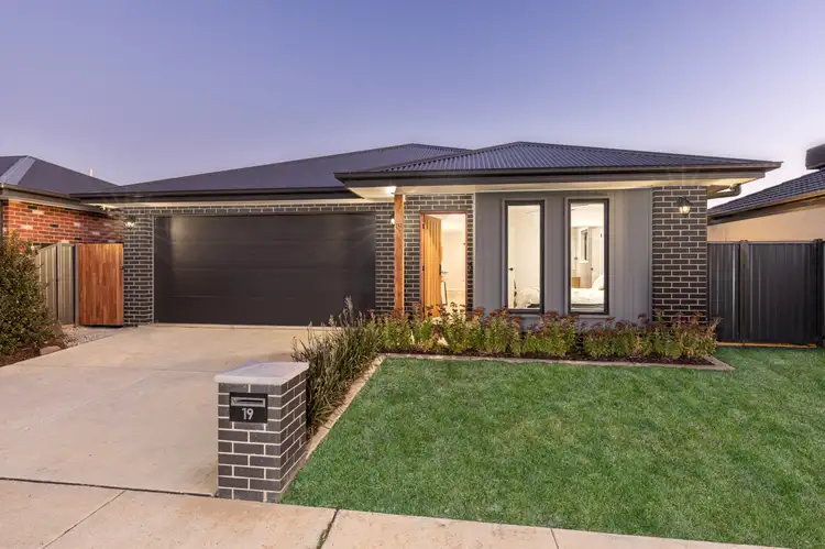19 Grainger Parade, Lucas VIC 3350