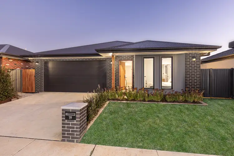 19 Grainger Parade, Lucas VIC 3350
