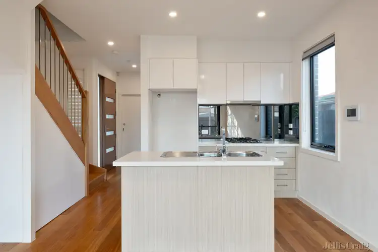 3/166 Rathcown Road, Reservoir VIC 3073