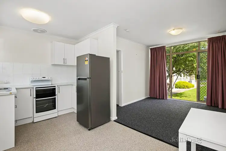 2/40 Chifley Avenue, Altona VIC 3018