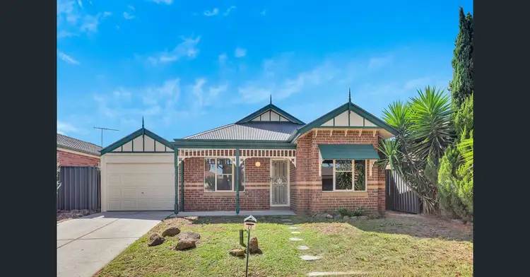 17 Mundi Crescent, Manor Lakes VIC 3024