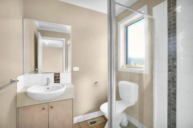 Sixth view of Homely unit listing, 1/4 Cameron Court, Drouin VIC 3818