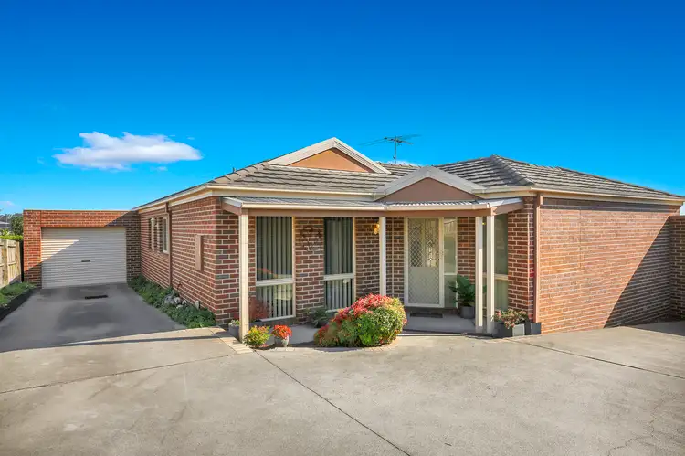 2/4 Cameron Court, drouin VIC 3818