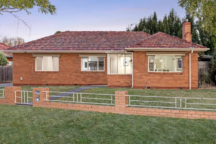 21 Muir Crescent, Newington VIC 3350