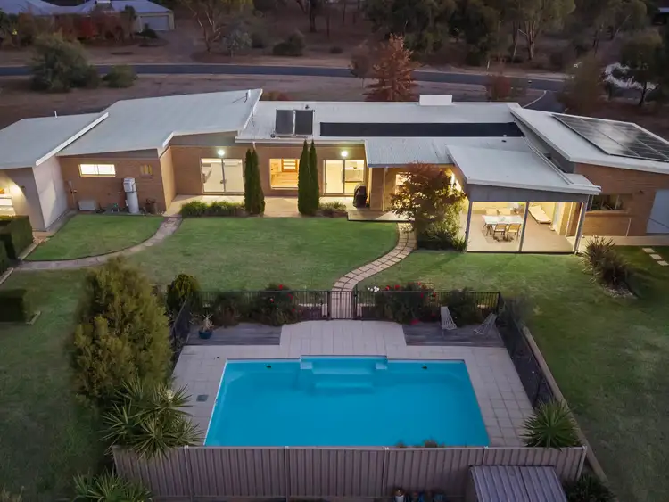 2 Leslie Place, Junortoun VIC 3551
