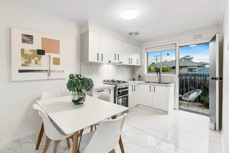 2/13 Oakes Avenue, Clayton South VIC 3169
