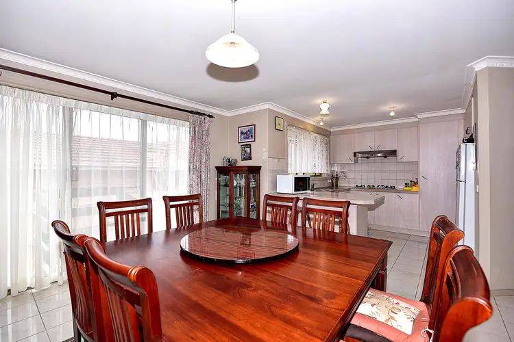 2/4 Rolls Court, Glen Waverley VIC 3150
