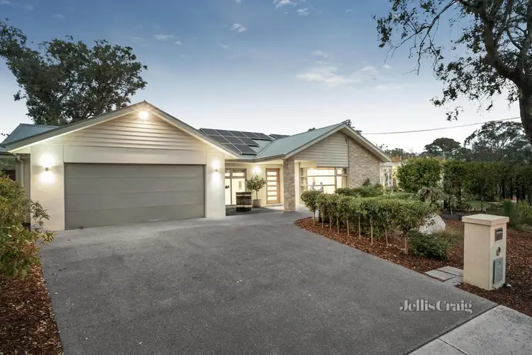 2 Hillcrest Road, Eltham North VIC 3095
