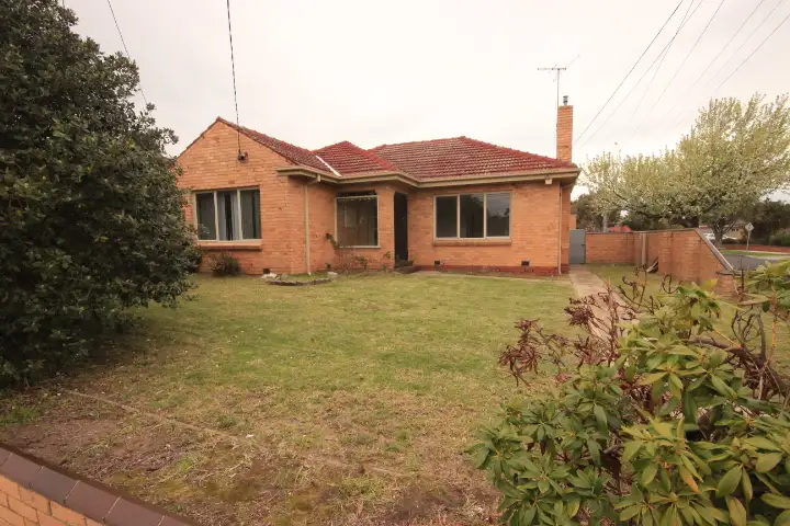Main view of Homely house listing, 8 Beddoe Avenue, Bentleigh East VIC 3165