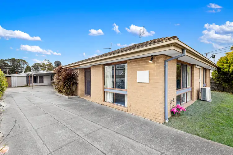 10 Olive Street, Wendouree VIC 3355