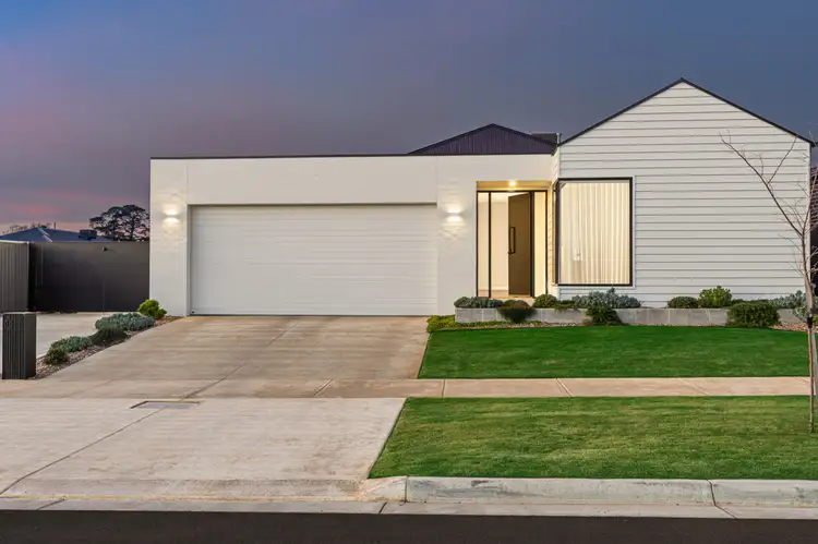 6 Jarvis Way, Lucas VIC 3350