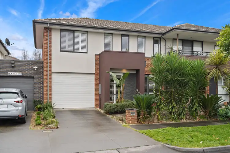 Main view of Homely townhouse listing, 8 St James Park Drive, Mulgrave VIC 3170