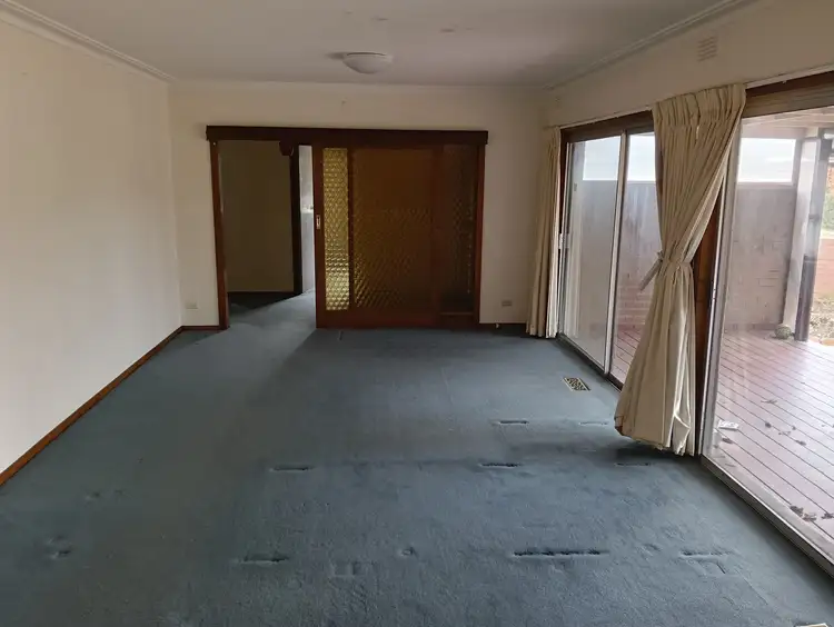 Fifth view of Homely house listing, 2 Palm Beach Crescent, Mount Waverley VIC 3149