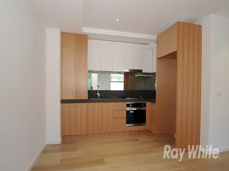 102/6 Kokaribb Road, Carnegie VIC 3163