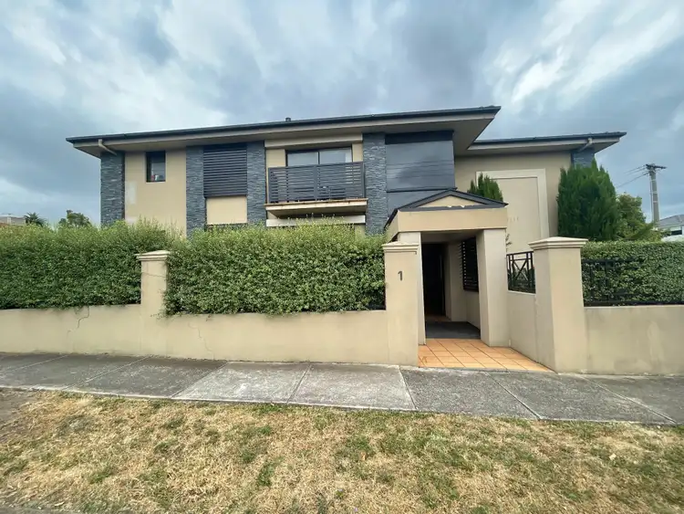4/1 Collins Street, Essendon VIC 3040