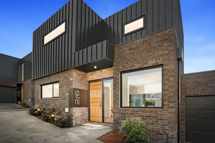 2/6 Gilmour Street, Burwood VIC 3125