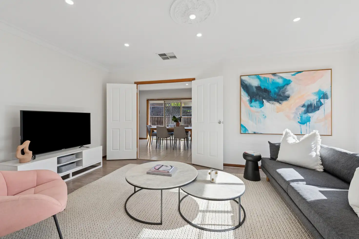 Main view of Homely unit listing, 2/43 Gilmour Road, Bentleigh VIC 3204