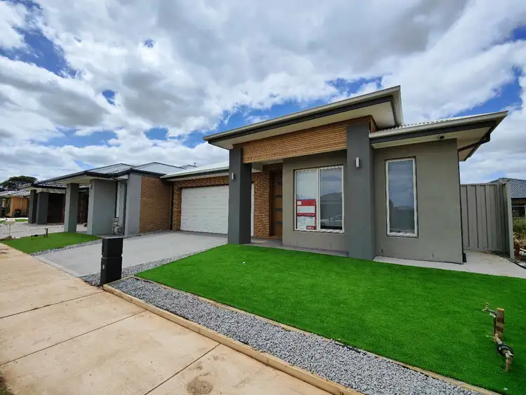 12 Hanover Circuit, Melton South VIC 3338