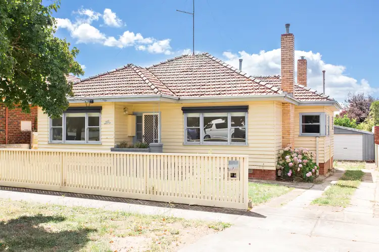 711 Pleasant Street, Redan VIC 3350