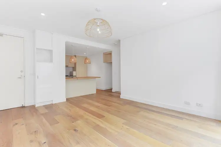 10/200 Bay Street, Port Melbourne VIC 3207