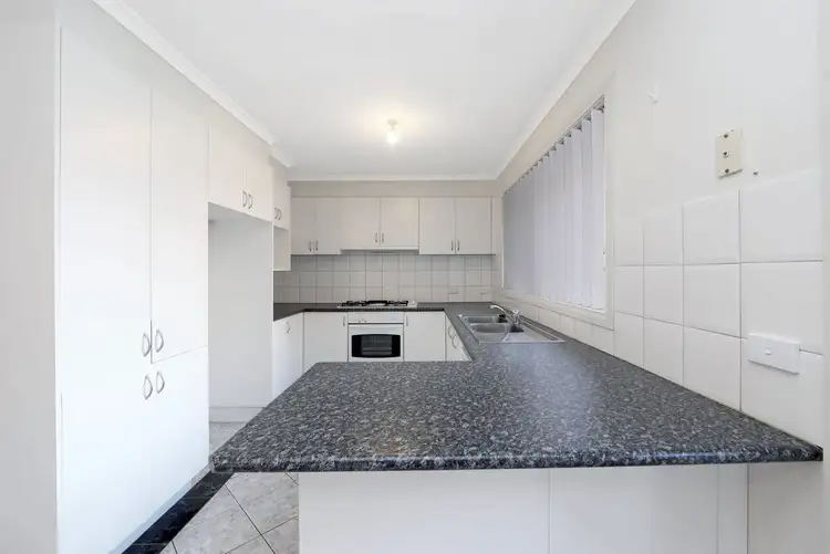 10 Lakeside Boulevard, Rowville VIC 3178