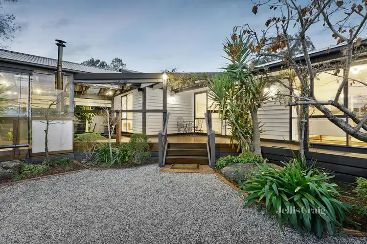 2/16 Buena Vista Drive, Montmorency VIC 3094